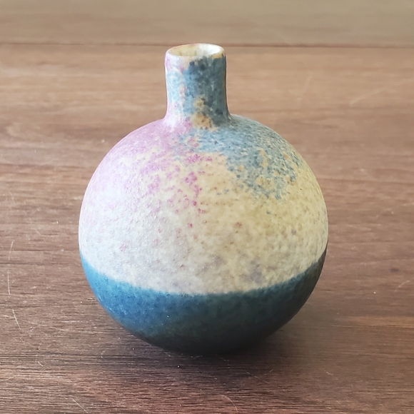 Studio Pottery Vase Pretty Little Vase - Picture 5 of 10